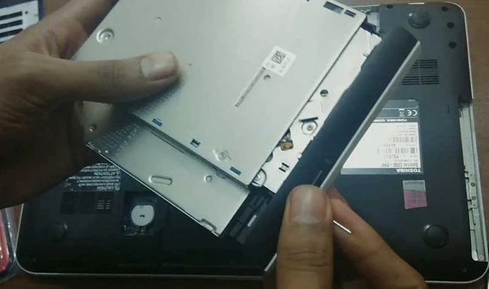 نحوه قرار دادن SSD به جای DVD رایتر لپ تاپ